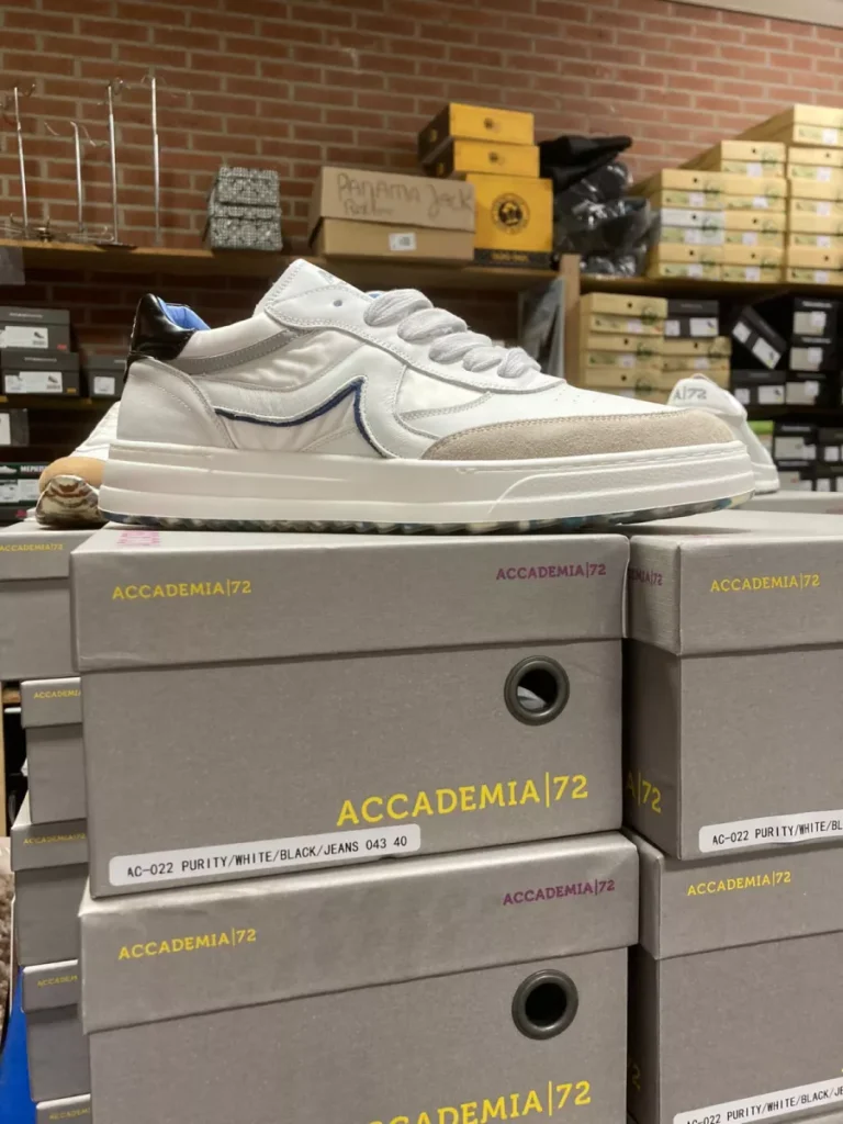 Accademia 72 Accademia 72 AC-022 Purity/White/Black/Jeans Beige