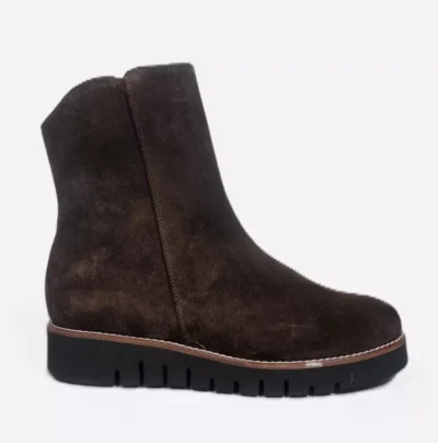Footnotes Footnotes 41.003.2045 Julia H Bruin Suede